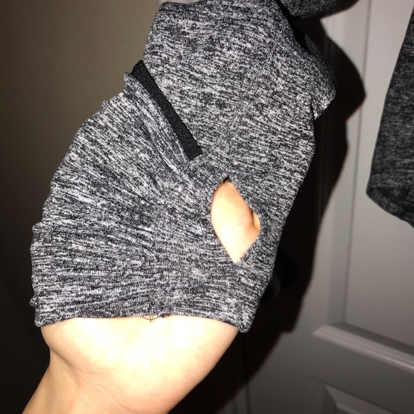 Darkgrey Nike running sweater w/ reflective detail - Picture 4 of 5